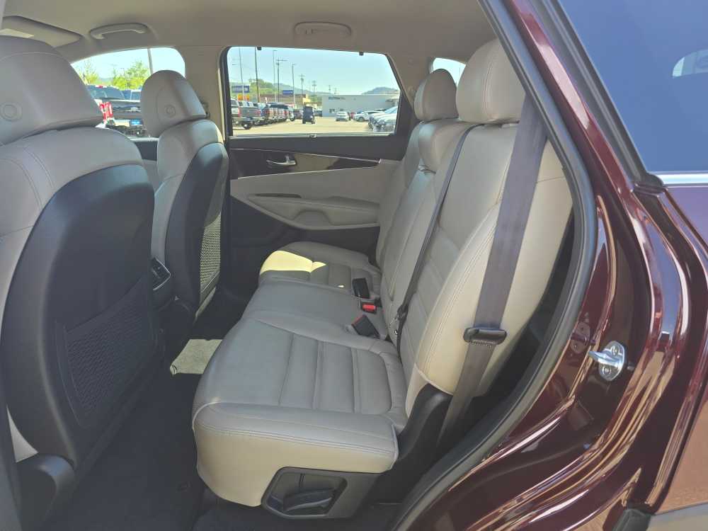 Thumbnail: 2017 Kia Sorento - 16
