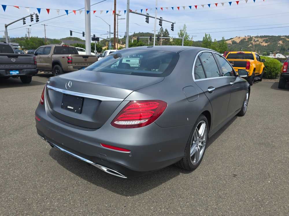 Thumbnail: 2017 Mercedes-Benz E-Class - 3