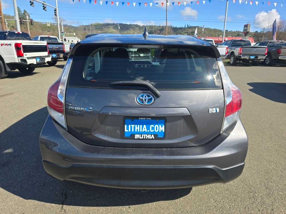 Thumbnail: 2017 Toyota Prius c - 4