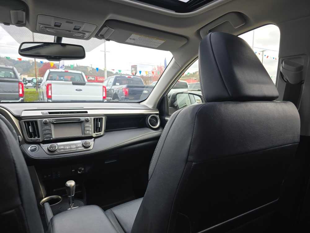 Thumbnail: 2015 Toyota RAV4 - 14