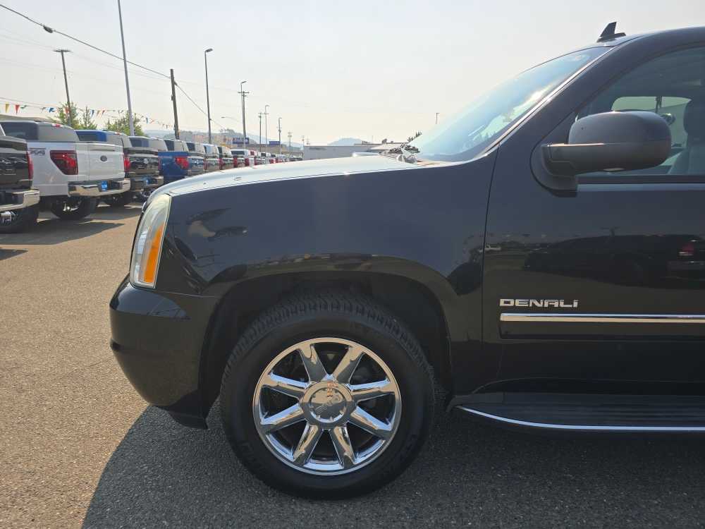 Thumbnail: 2011 GMC Yukon - 19