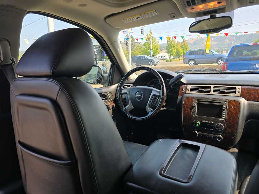 Thumbnail: 2011 GMC Yukon - 10