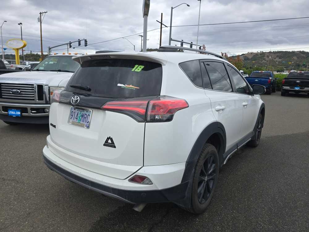 Thumbnail: 2018 Toyota RAV4 - 3