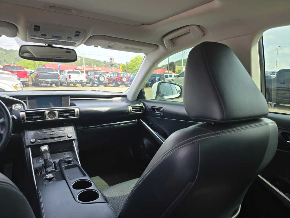 Thumbnail: 2015 Lexus IS - 14