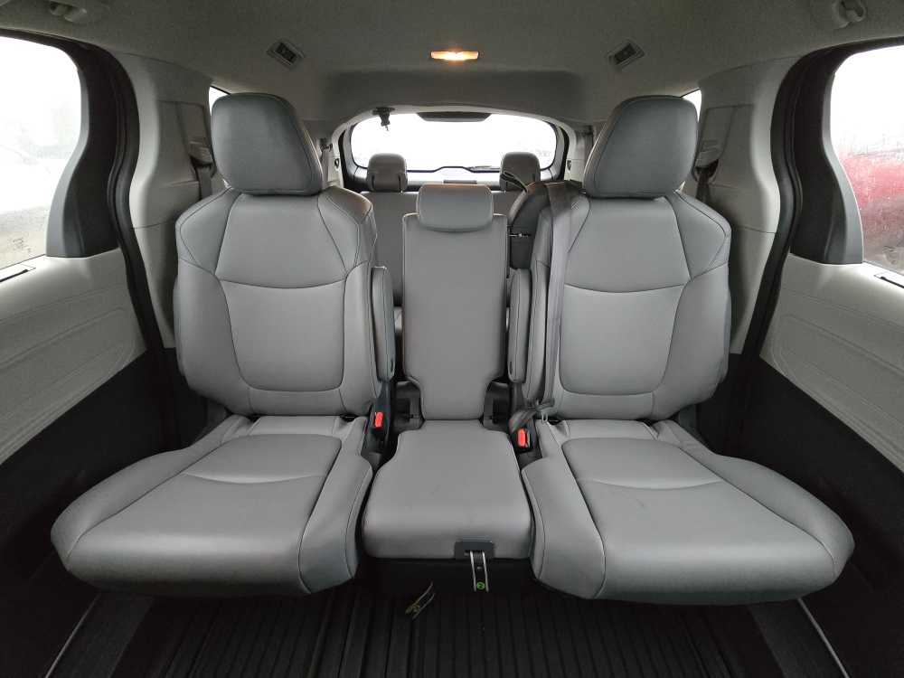 Thumbnail: 2021 Toyota Sienna - 18