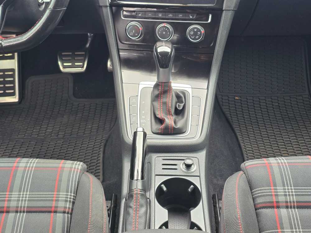 Thumbnail: 2016 Volkswagen Golf - 13