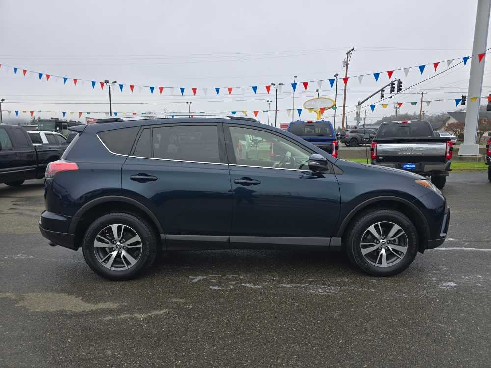 Thumbnail: 2018 Toyota RAV4 - 6