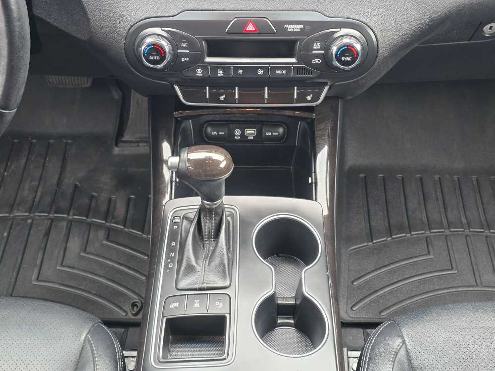 Thumbnail: 2016 Kia Sorento - 13