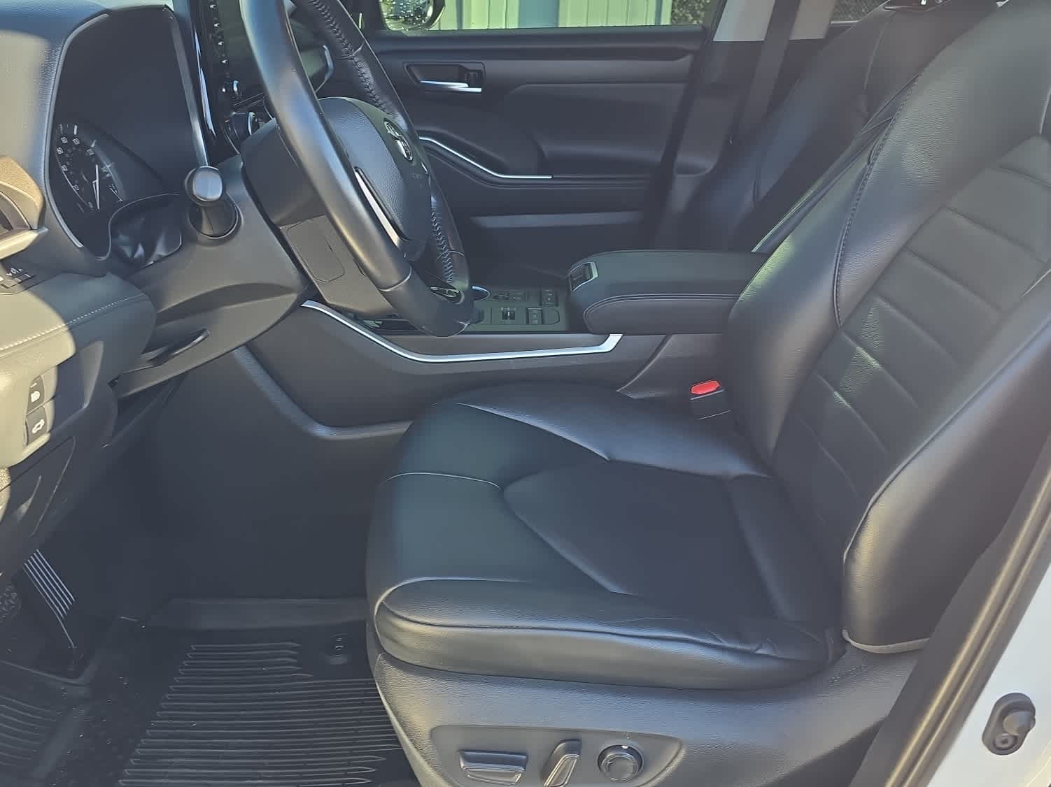 Thumbnail: 2021 Toyota Highlander - 6