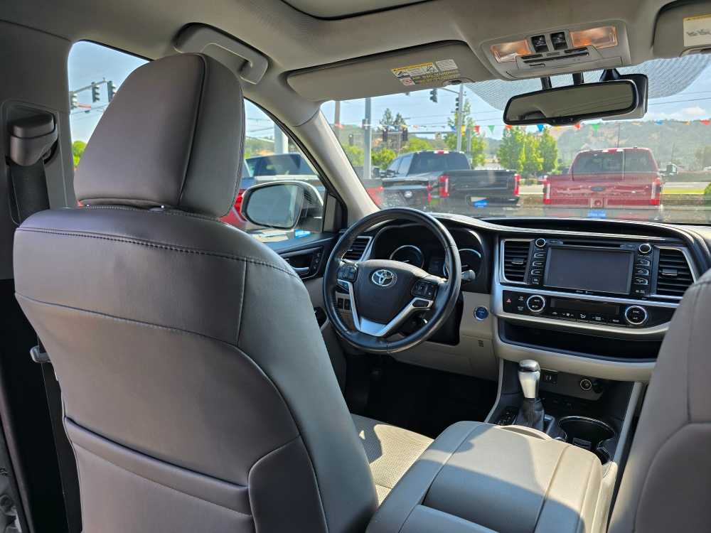 Thumbnail: 2015 Toyota Highlander - 10