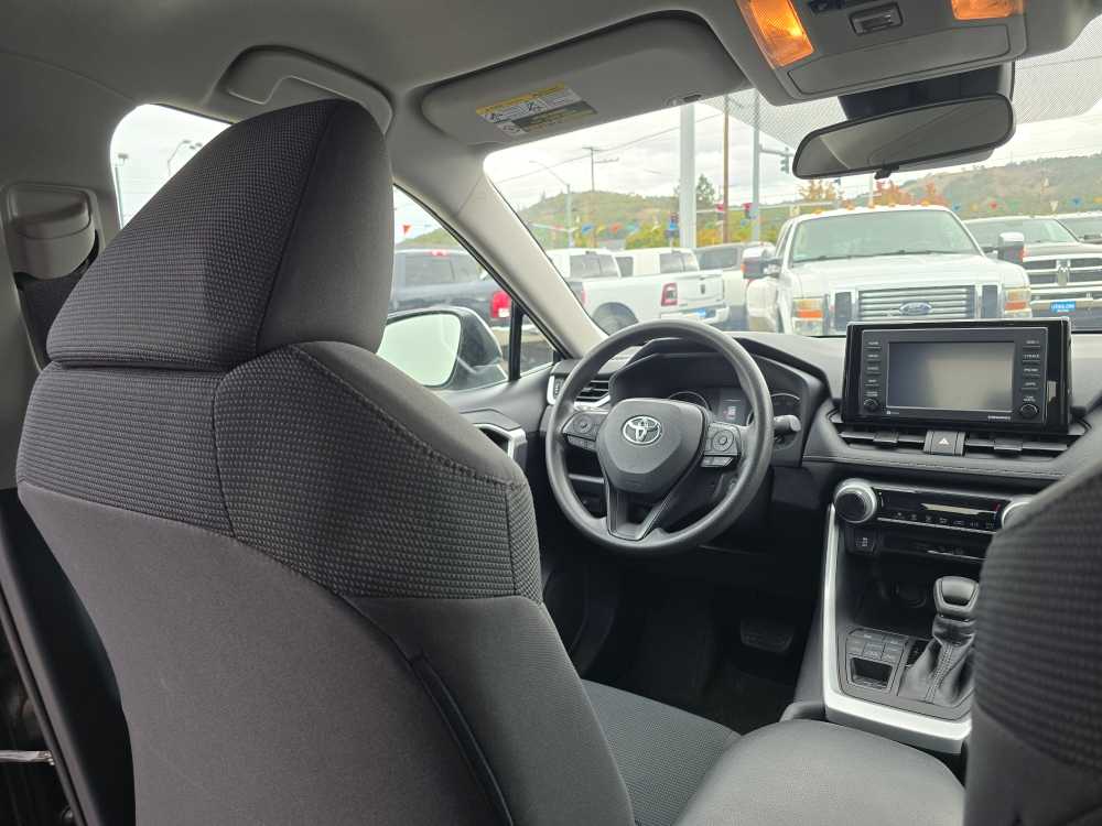 Thumbnail: 2021 Toyota RAV4 - 10