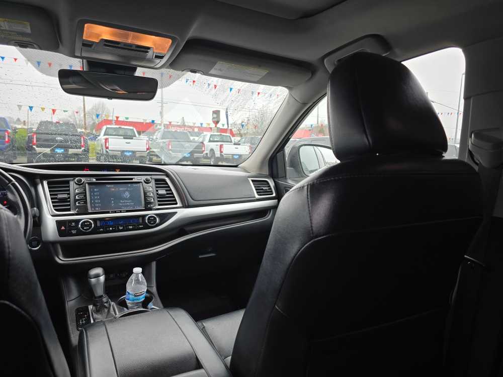 Thumbnail: 2018 Toyota Highlander - 14