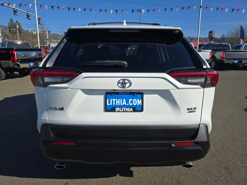 Thumbnail: 2021 Toyota RAV4 - 4