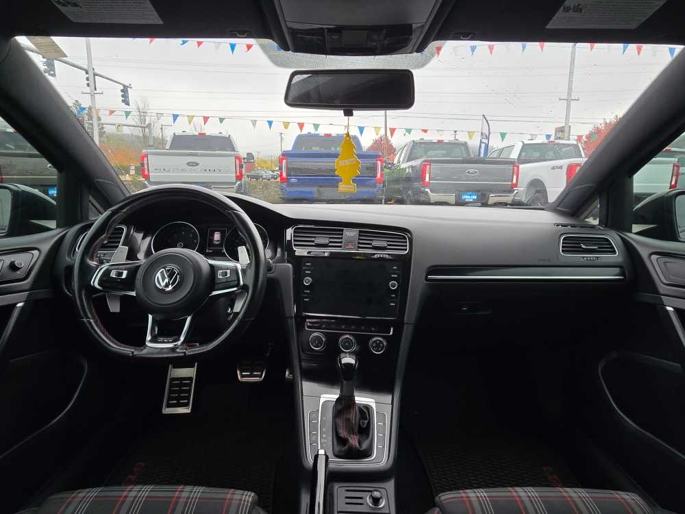 Thumbnail: 2016 Volkswagen Golf - 15