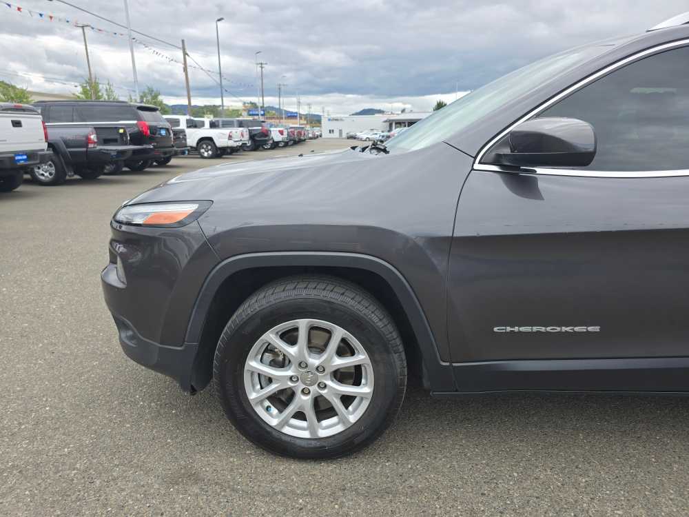 Thumbnail: 2017 Jeep Cherokee - 13