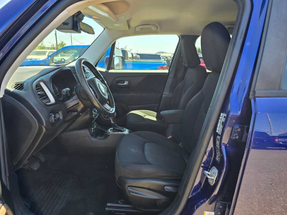Thumbnail: 2017 Jeep Renegade - 9