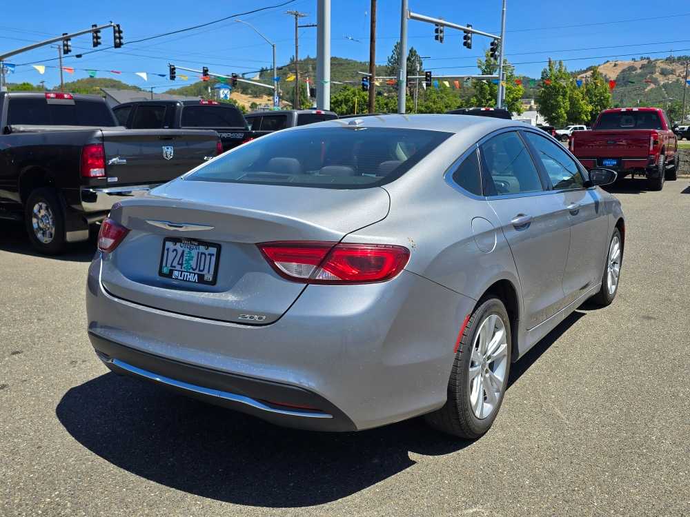 Thumbnail: 2015 Chrysler 200 - 3