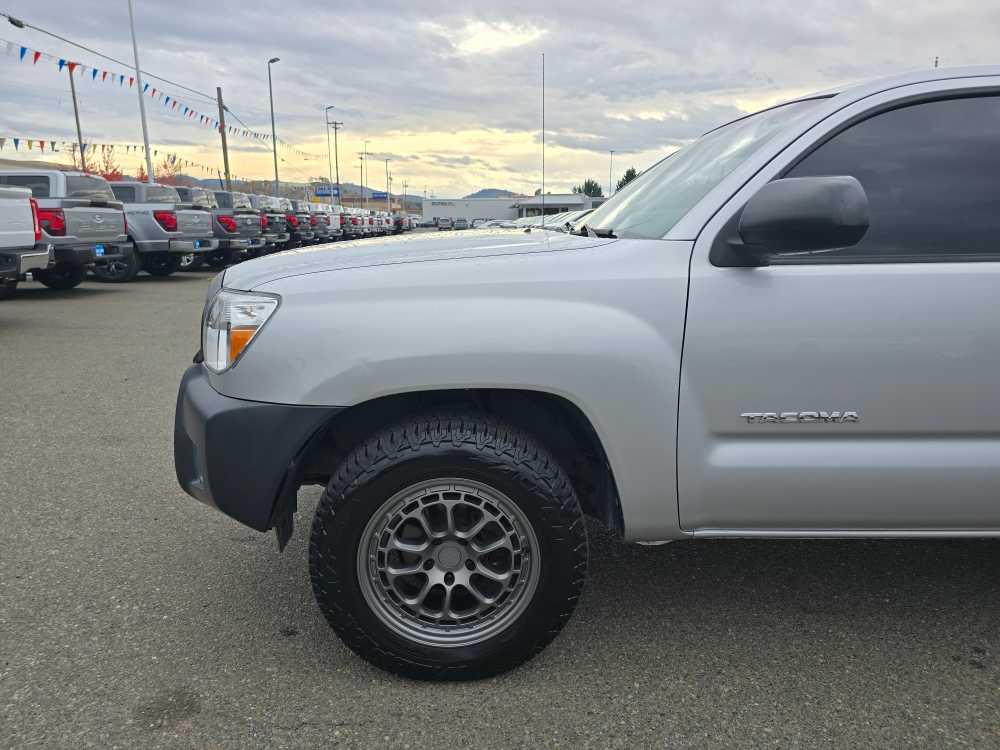 Thumbnail: 2012 Toyota Tacoma - 17