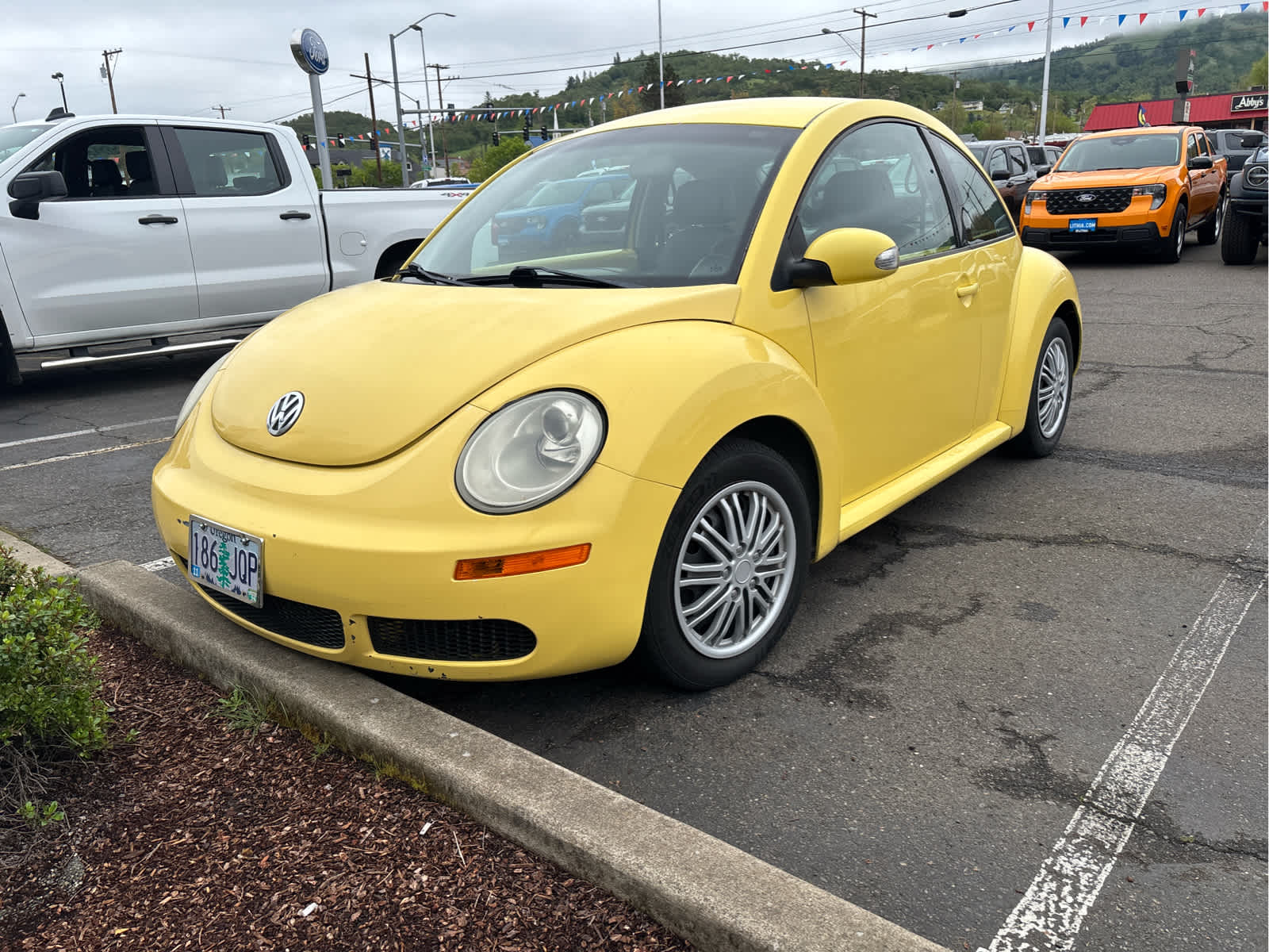 Thumbnail: 2010 Volkswagen New Beetle - 1