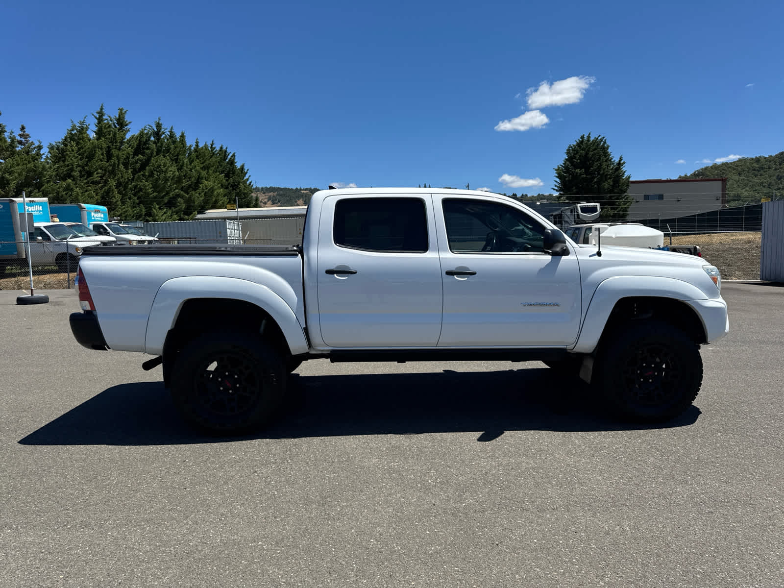 Thumbnail: 2015 Toyota Tacoma - 6