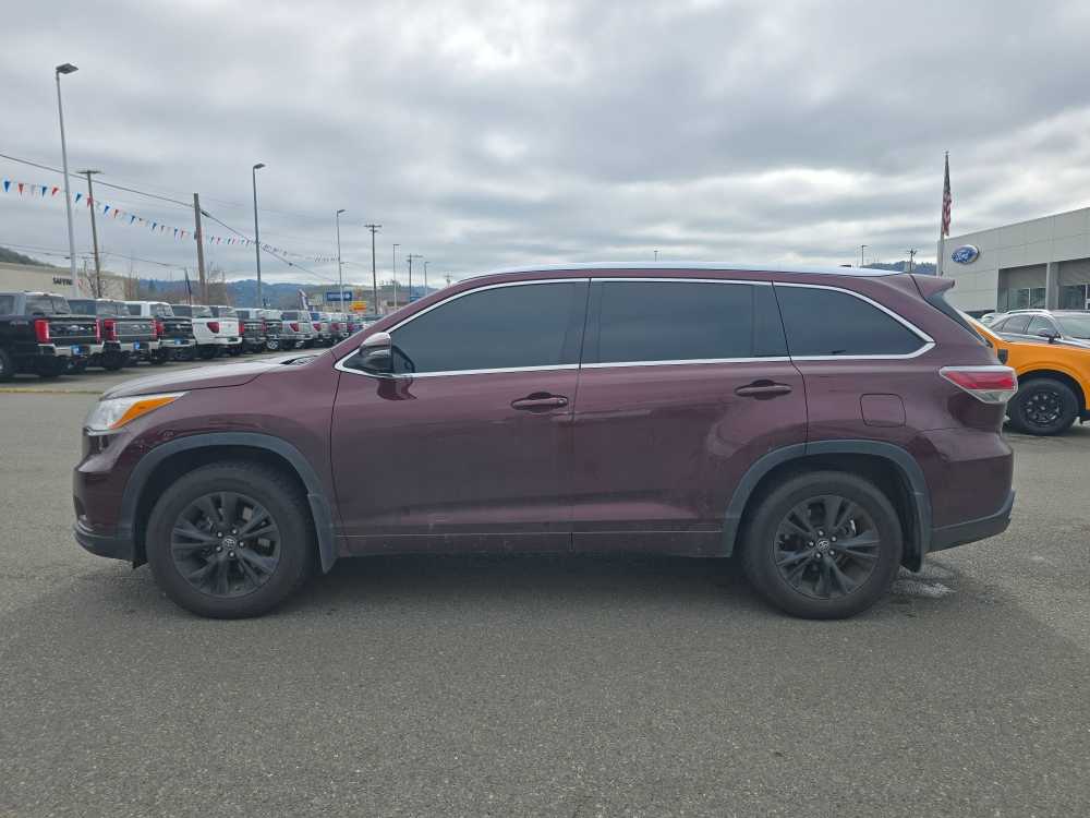 Thumbnail: 2016 Toyota Highlander - 2