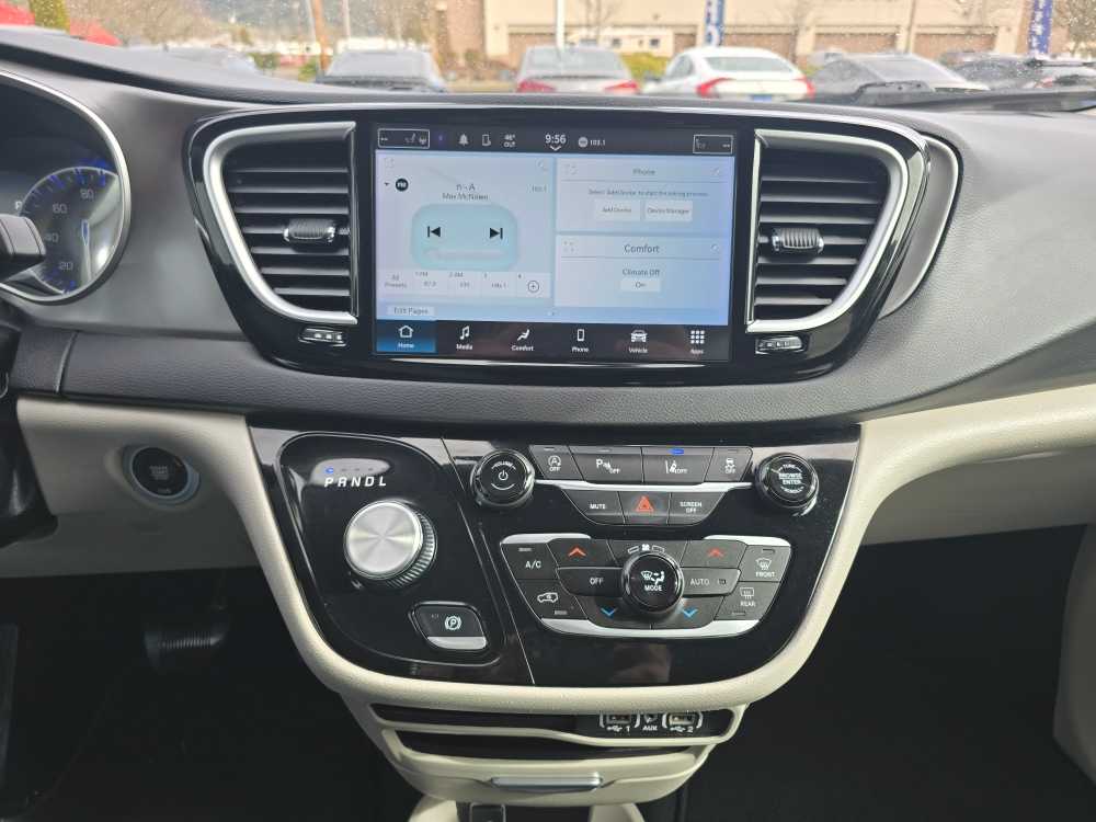 Thumbnail: 2023 Chrysler Pacifica - 12