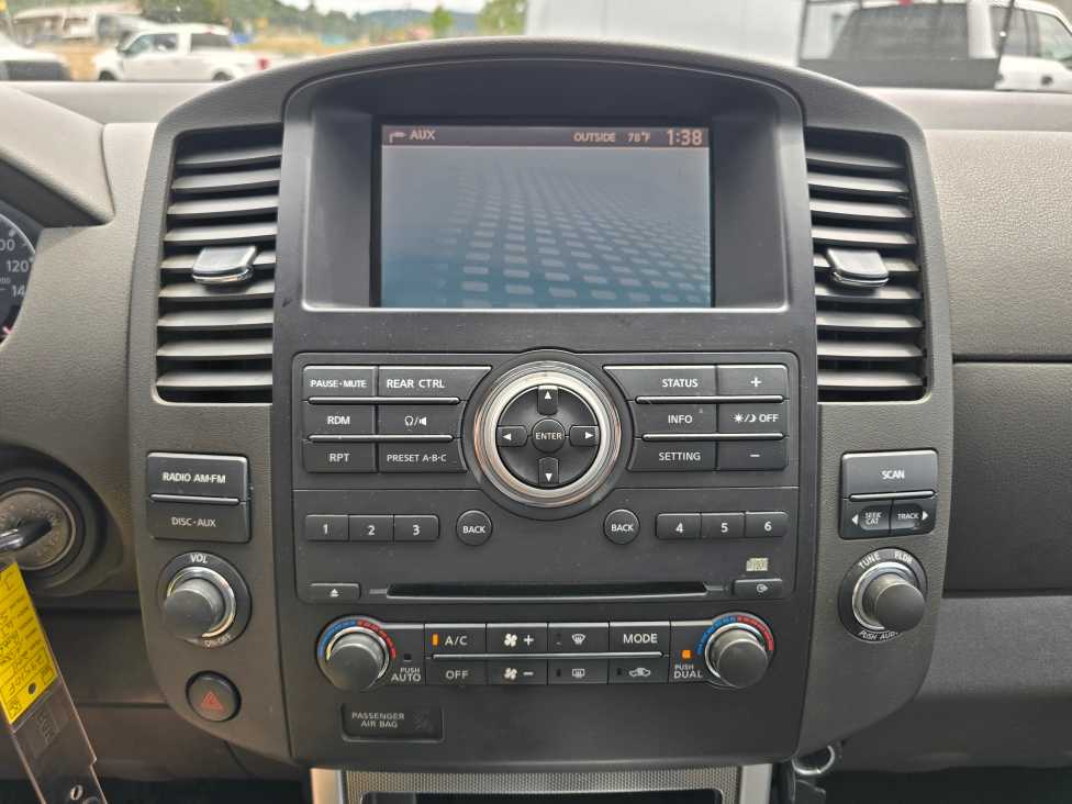 2011 Nissan Pathfinder SV 12