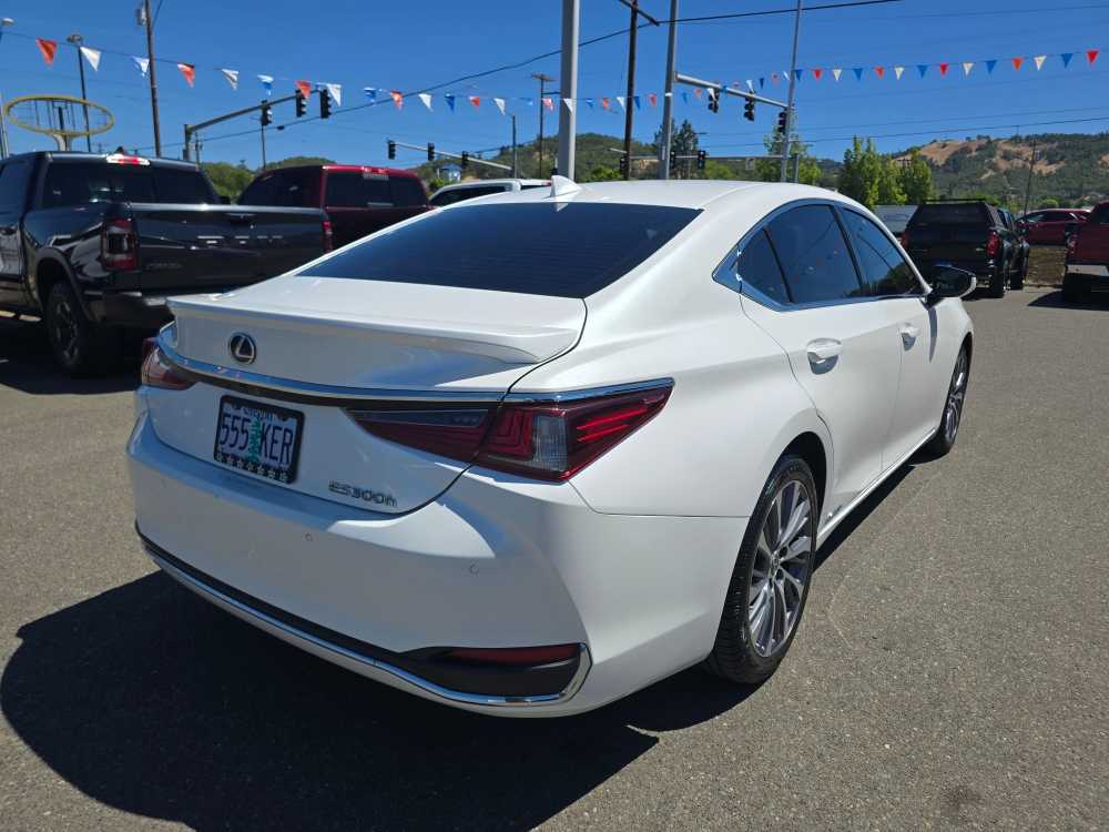 Thumbnail: 2019 Lexus ES - 17