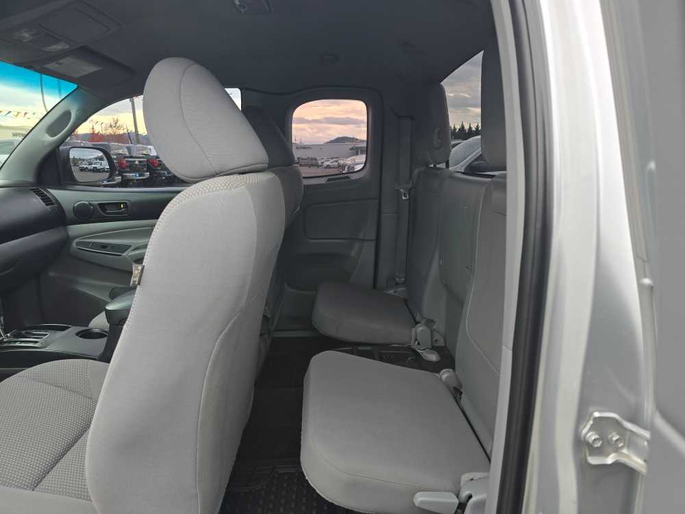 Thumbnail: 2012 Toyota Tacoma - 15