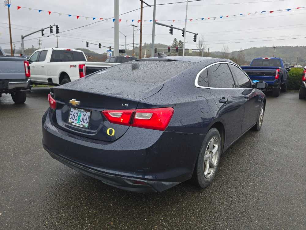 Thumbnail: 2016 Chevrolet Malibu - 3