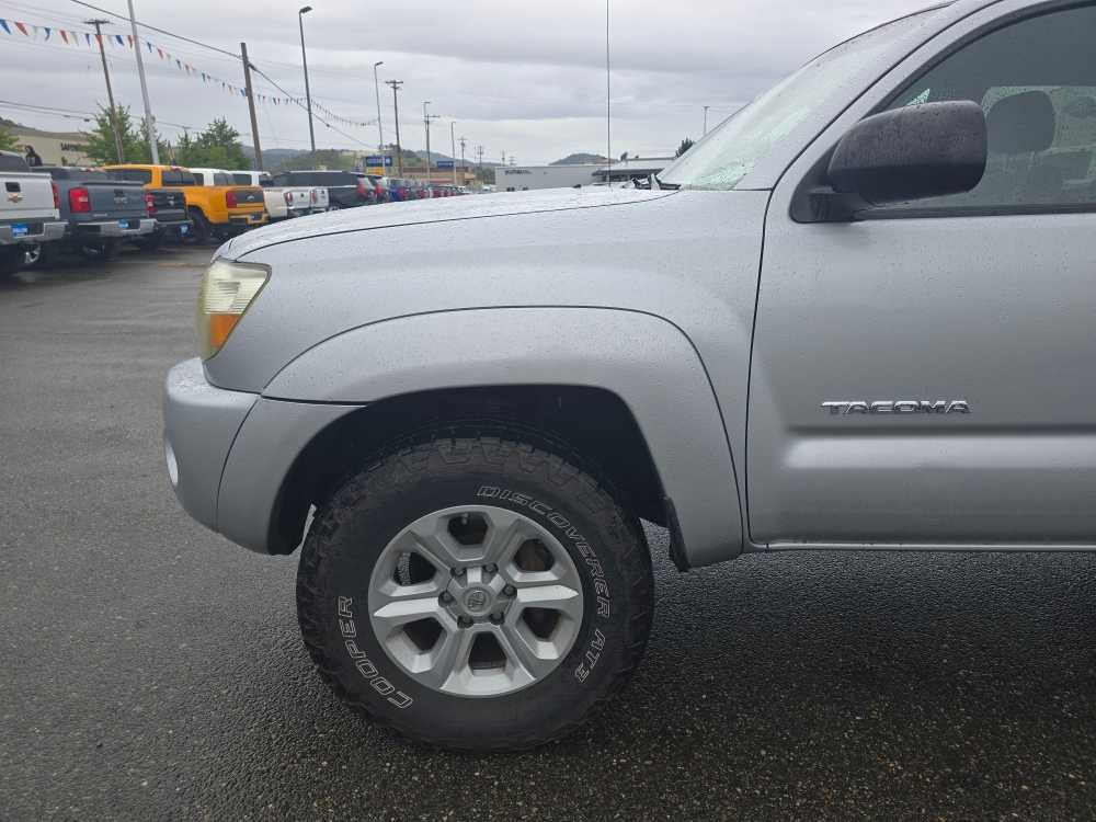Thumbnail: 2006 Toyota Tacoma - 20