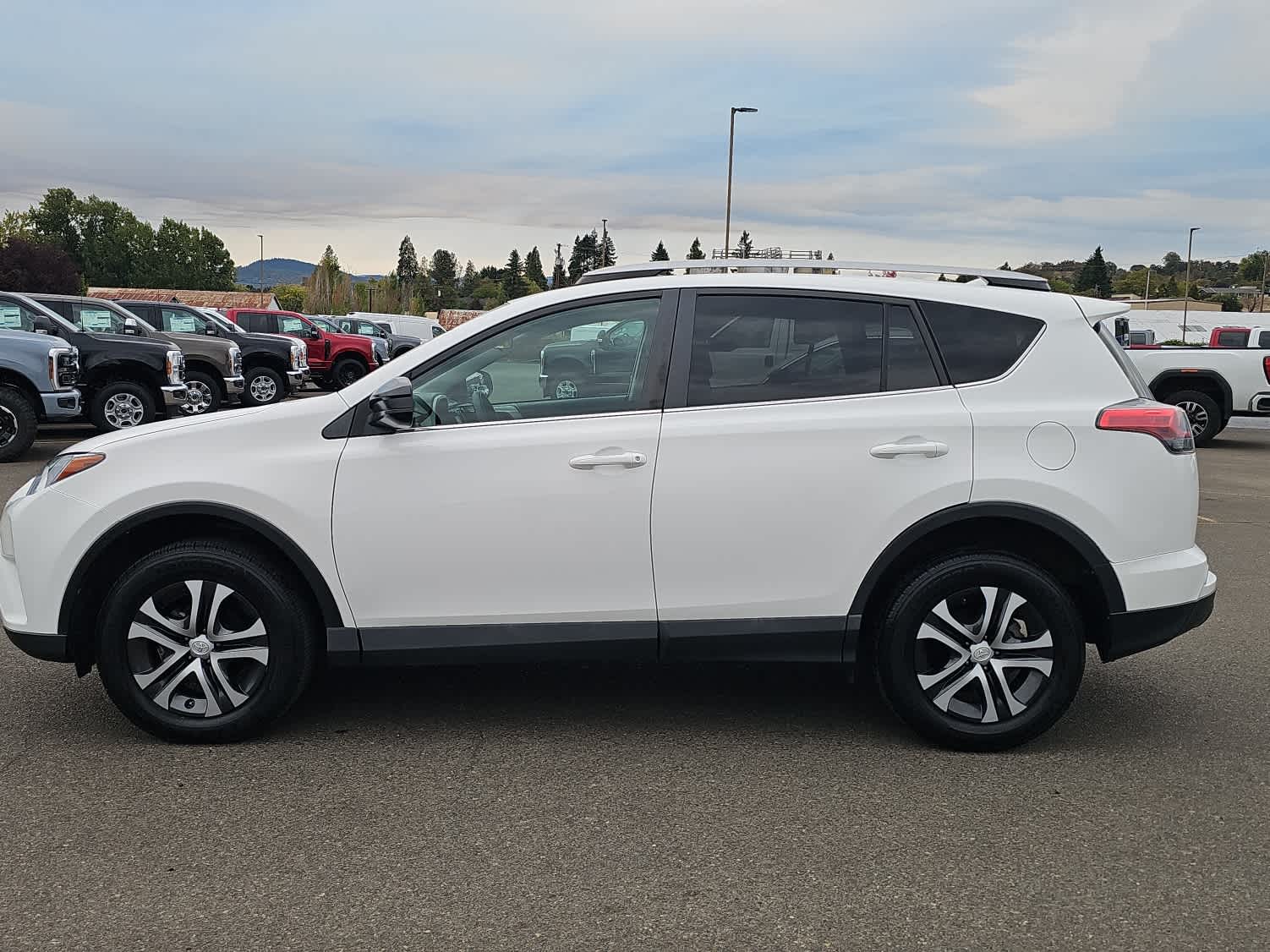 Thumbnail: 2018 Toyota RAV4 - 2