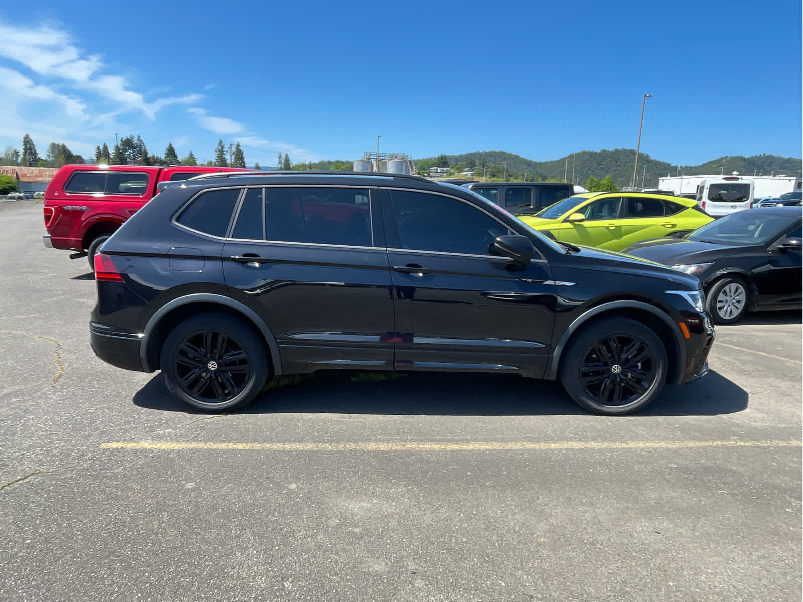 Thumbnail: 2022 Volkswagen Tiguan - 5