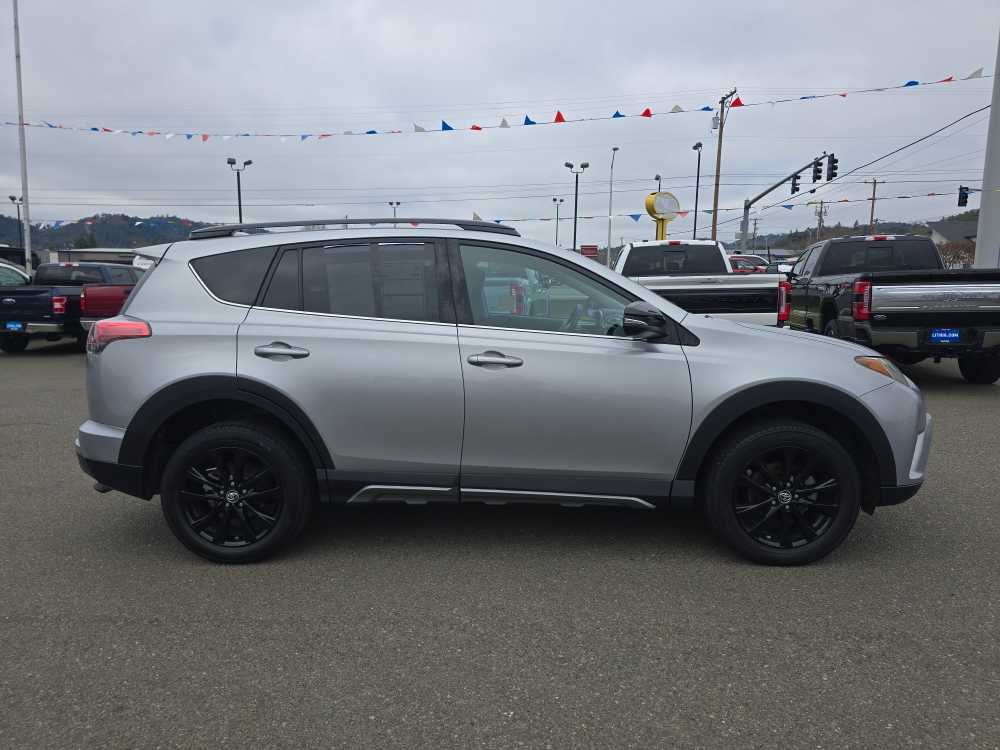 Thumbnail: 2018 Toyota RAV4 - 6