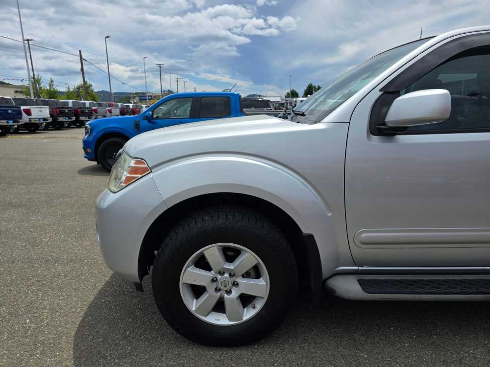 2011 Nissan Pathfinder SV 19
