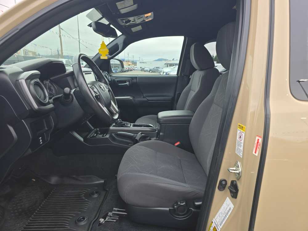 Thumbnail: 2017 Toyota Tacoma - 9