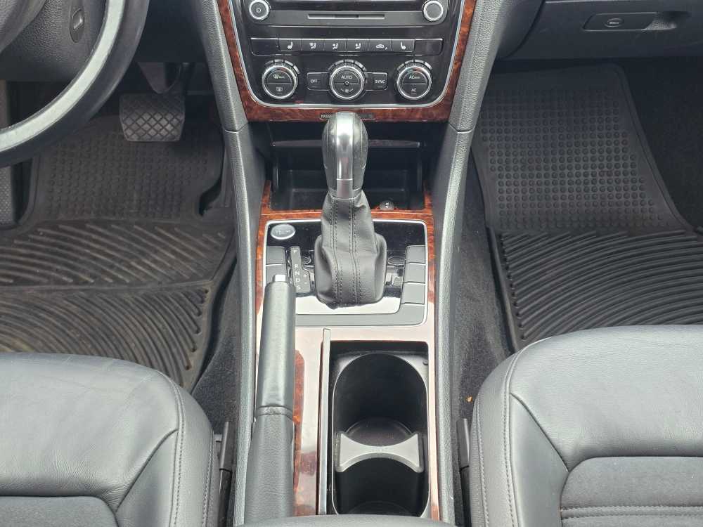 Thumbnail: 2012 Volkswagen Passat - 14