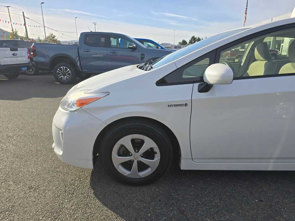 Thumbnail: 2013 Toyota Prius - 18