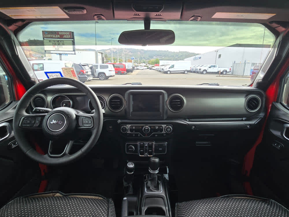 Thumbnail: 2023 Jeep Gladiator - 15