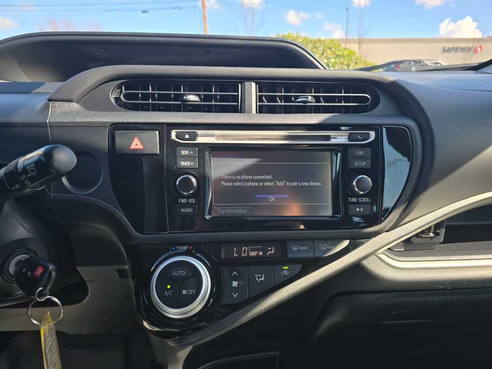 Thumbnail: 2017 Toyota Prius c - 13