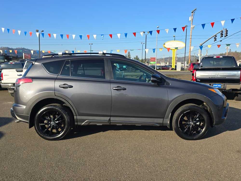 Thumbnail: 2018 Toyota RAV4 - 6