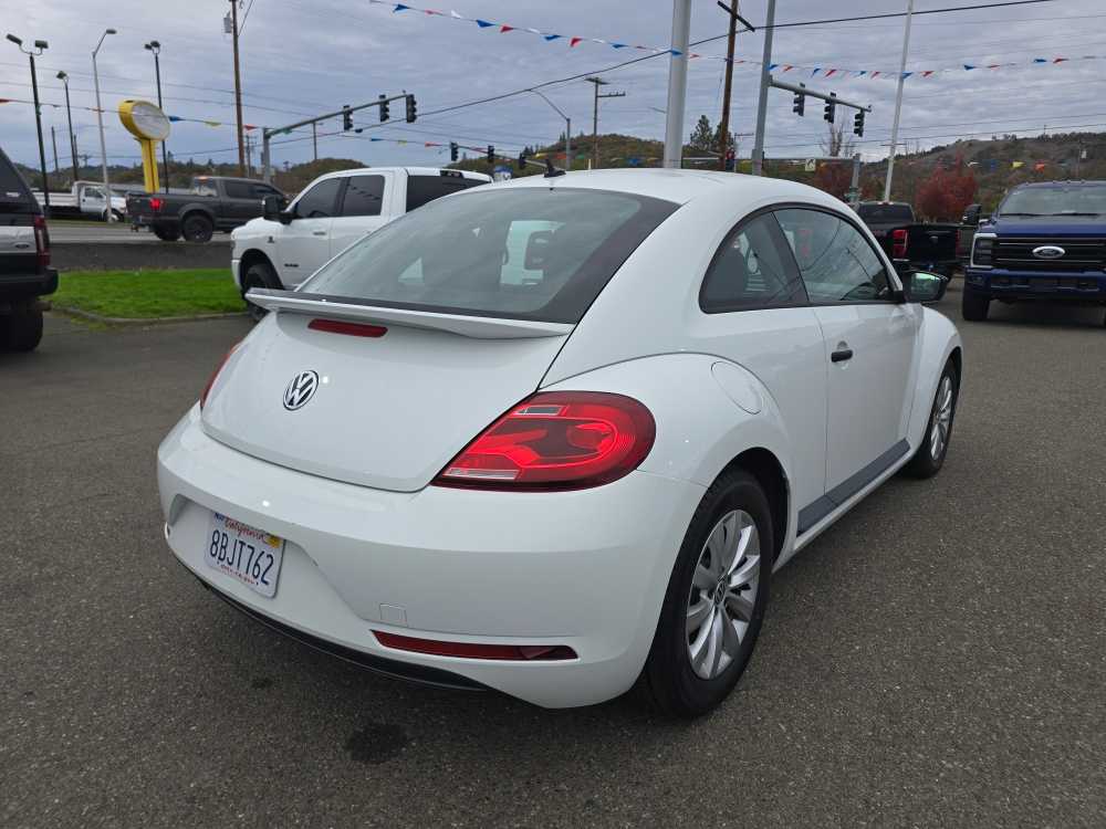 Thumbnail: 2017 Volkswagen Beetle - 5