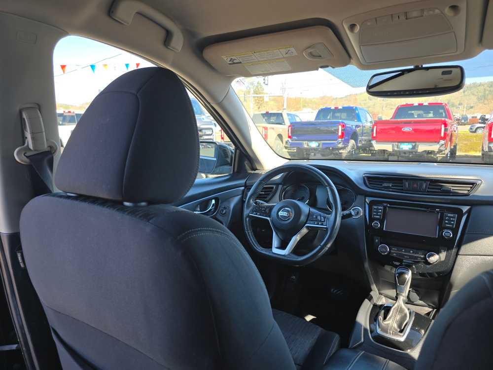 Thumbnail: 2017 Nissan Rogue - 10