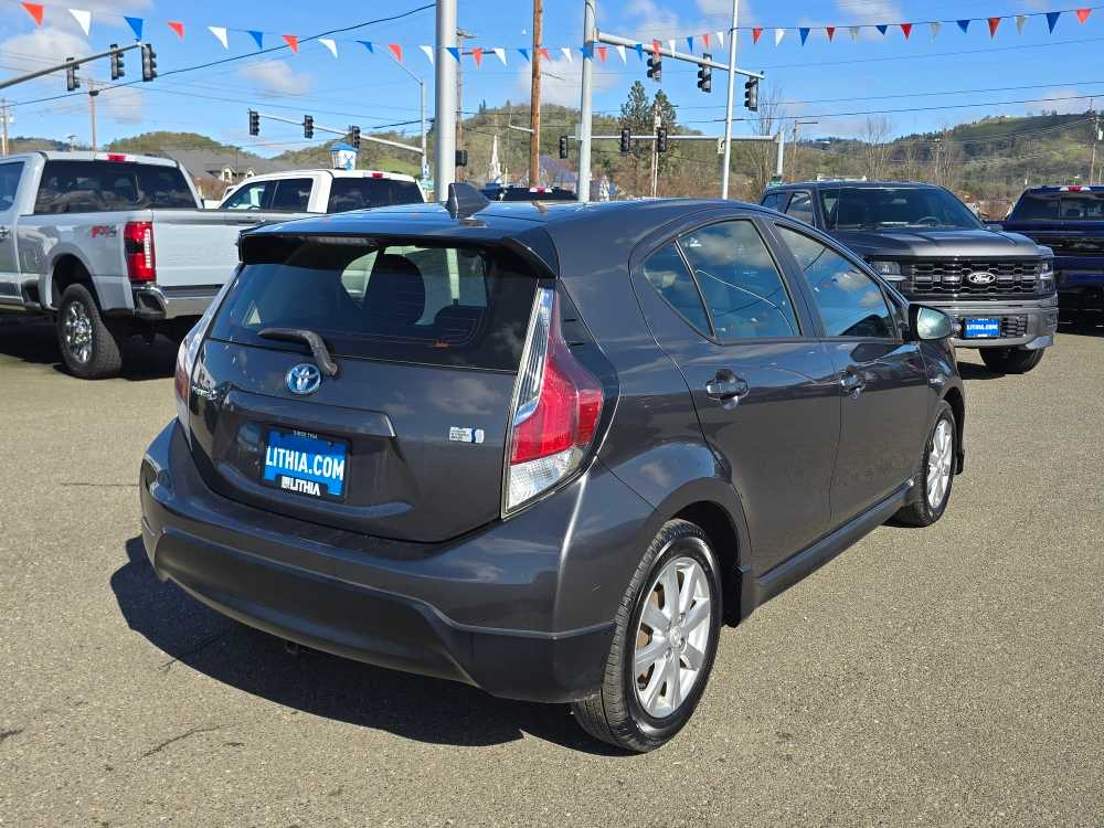 Thumbnail: 2017 Toyota Prius c - 5