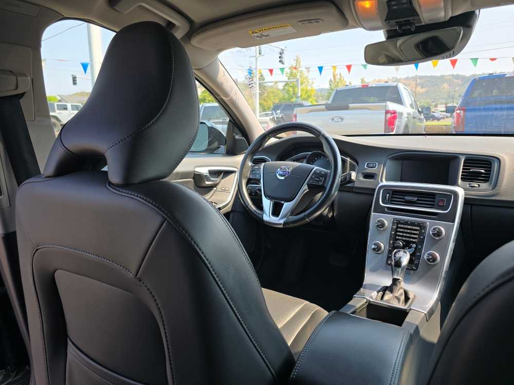 Thumbnail: 2018 Volvo S60 - 10