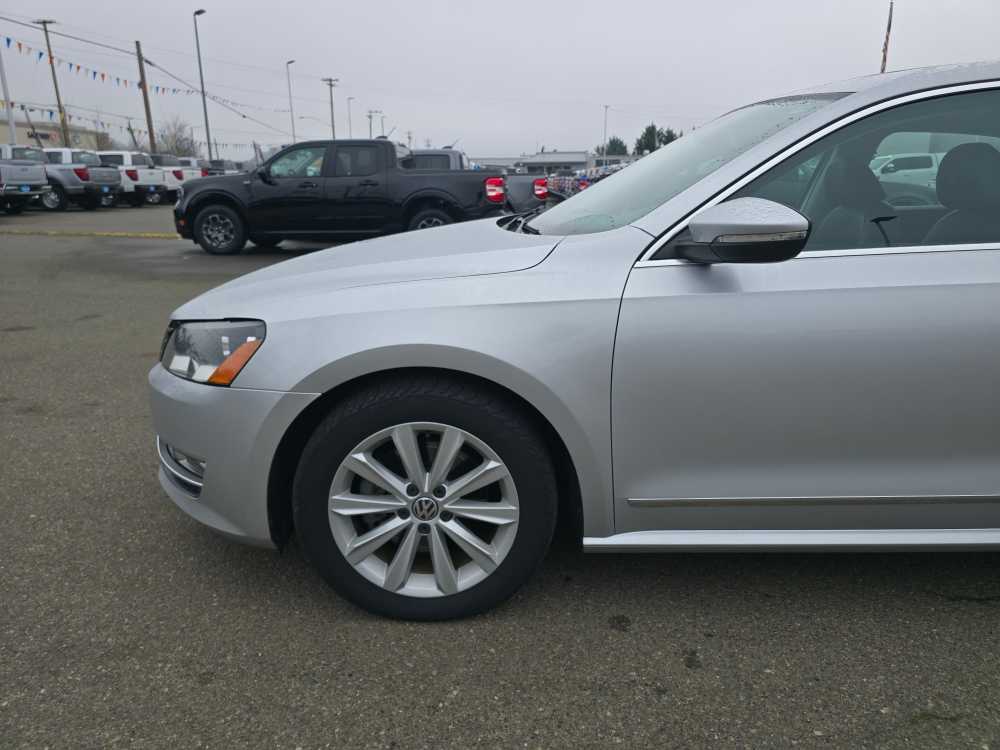 Thumbnail: 2012 Volkswagen Passat - 19