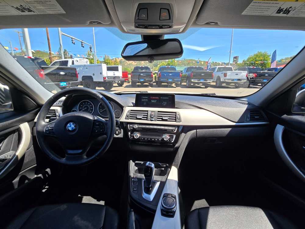 Thumbnail: 2016 BMW 3 Series - 16