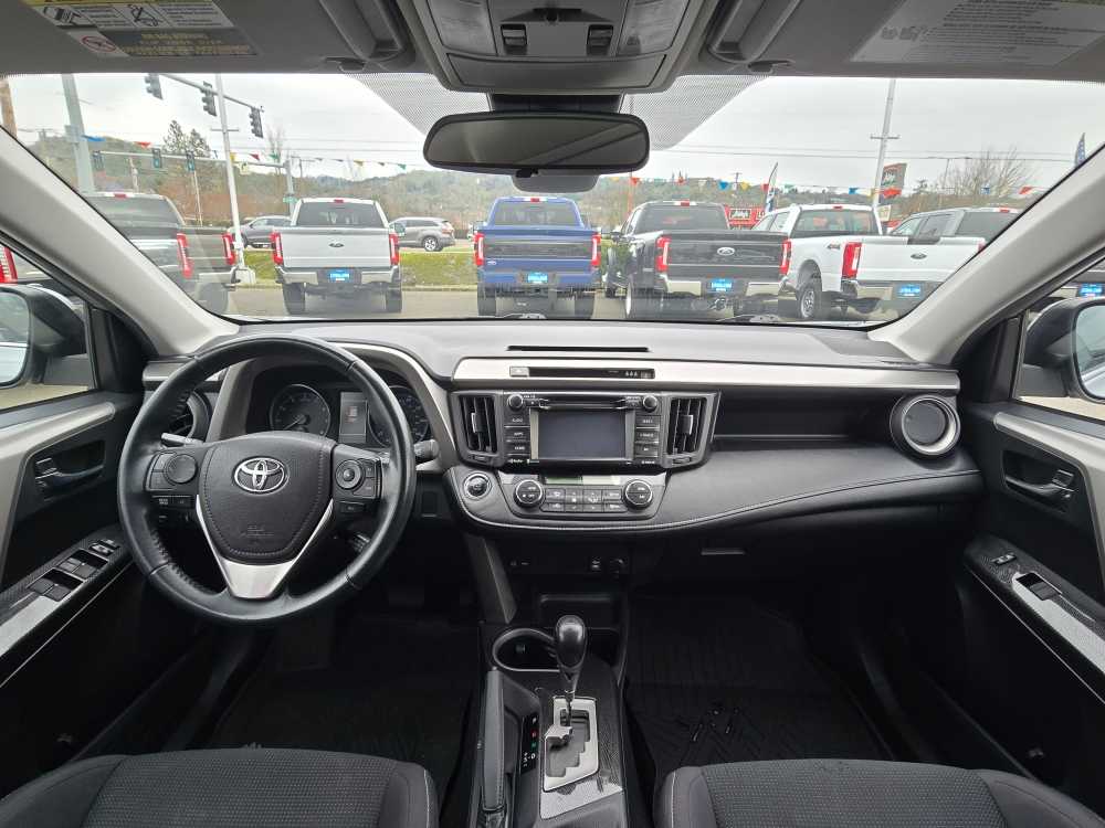 Thumbnail: 2018 Toyota RAV4 - 15