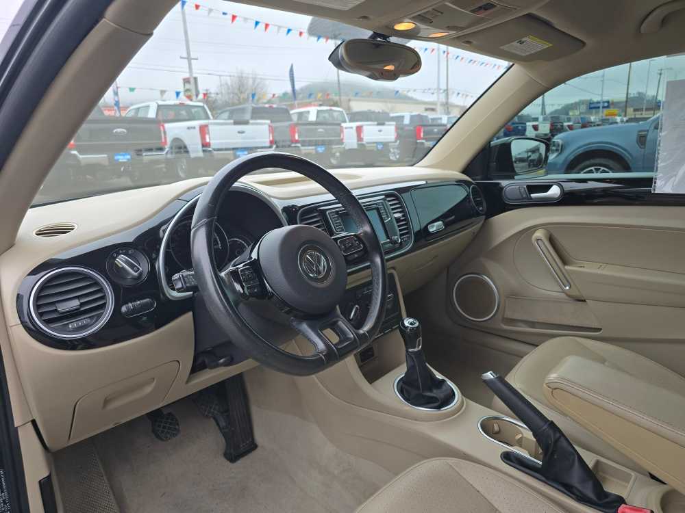 Thumbnail: 2016 Volkswagen Beetle - 9