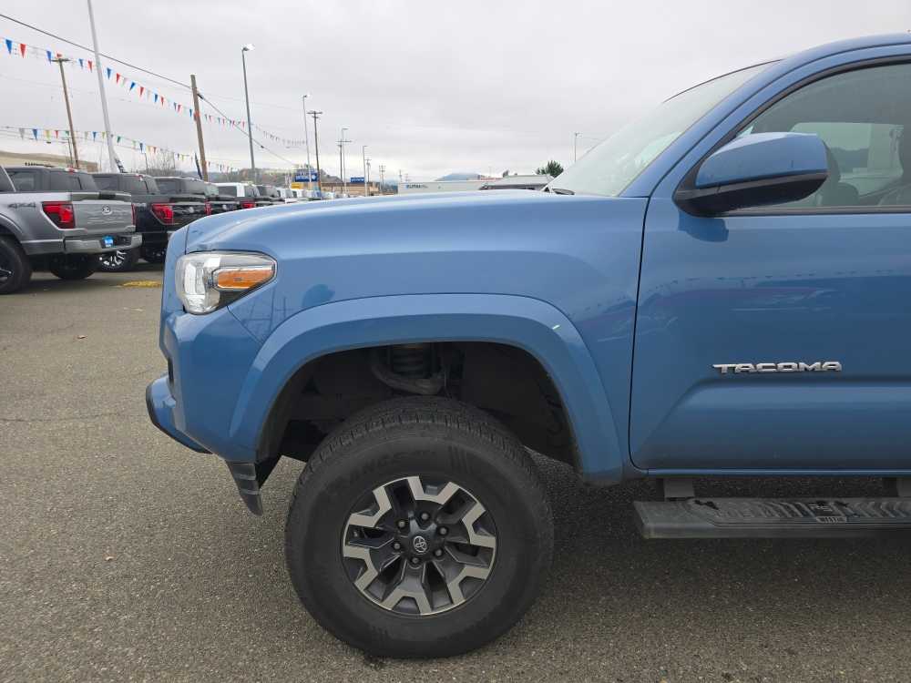 Thumbnail: 2019 Toyota Tacoma - 18